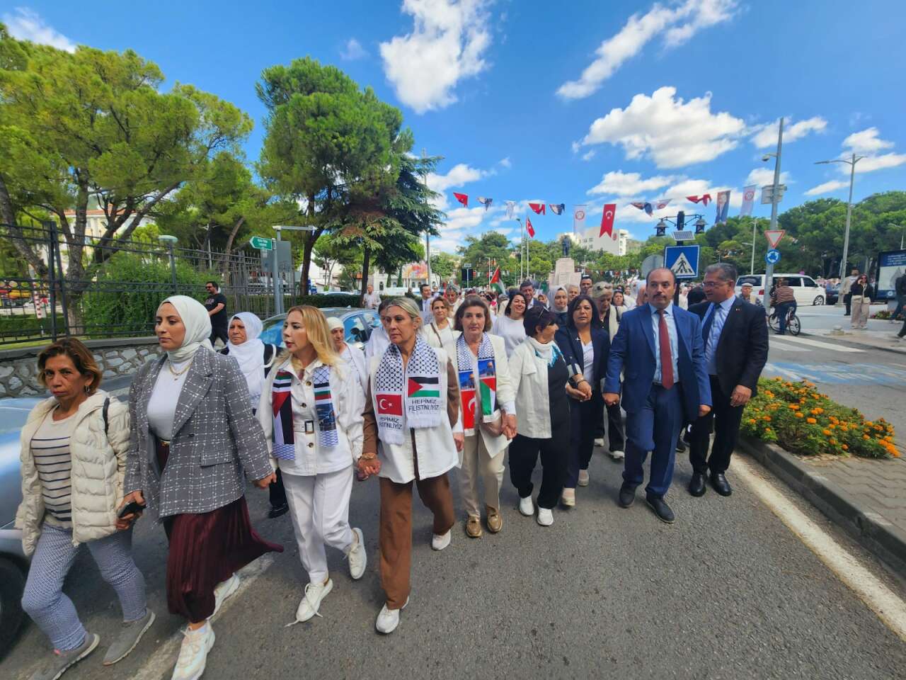 Muğla’da AK Partili Kadınlardan “Beyaz Kıyafetlerle” Sessiz Çığlık Eylemi 2